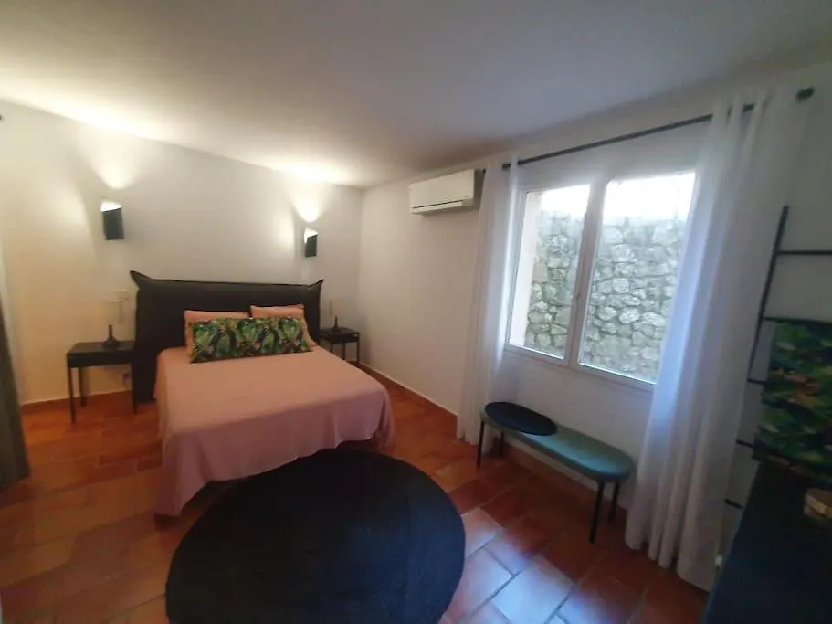 Holiday home Bas De Villa Avec Piscine Partagee Vallauris