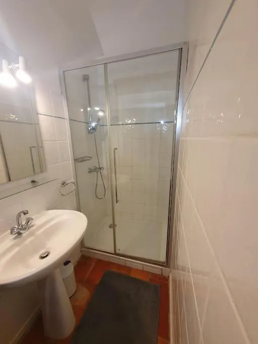 Holiday home Bas De Villa Avec Piscine Partagee Vallauris