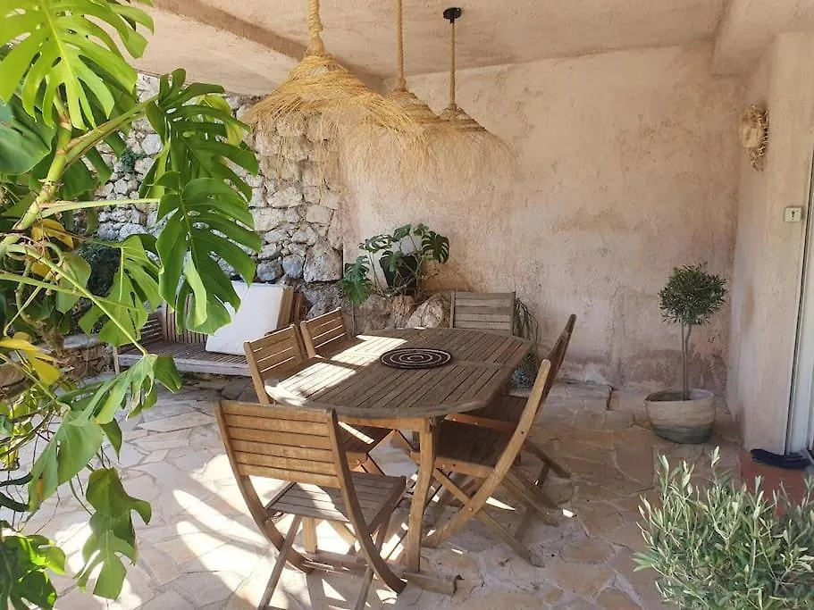 Holiday home Bas De Villa Avec Piscine Partagee Vallauris